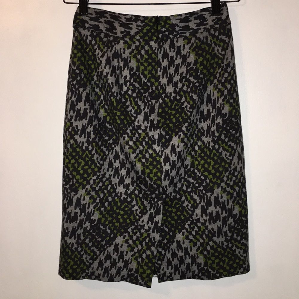 Trina Turk 2 Piece Skirt Suit Set - snake print - Picture 7 of 8